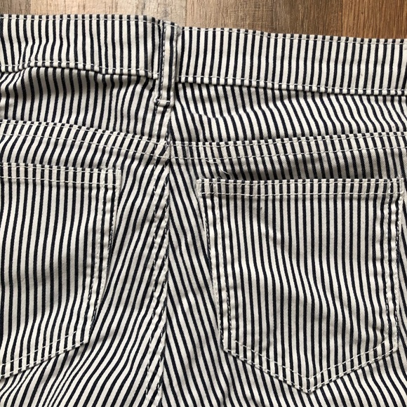 Striped shorts size 2 - Picture 6 of 6